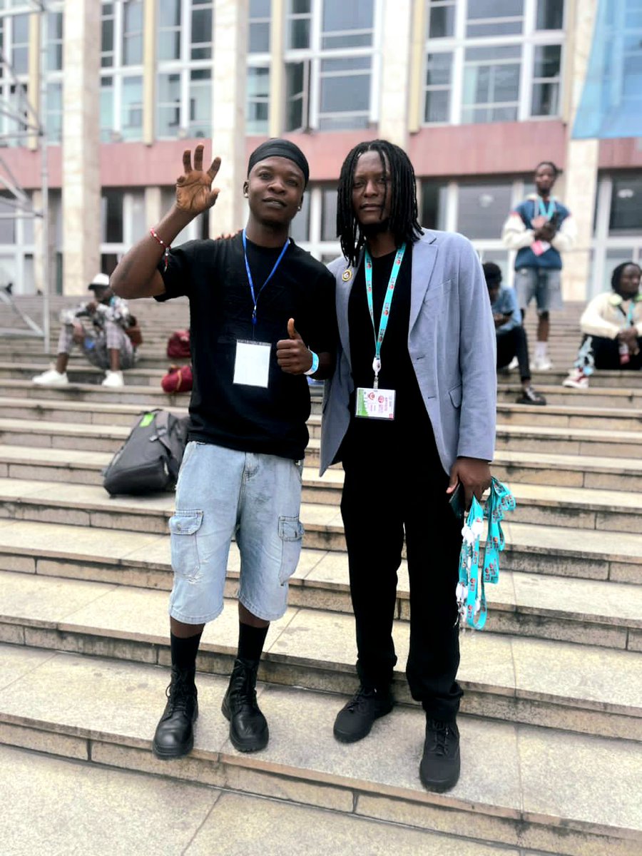 MukadiThom60935's tweet photo. Une très belle rencontres avec le plus grand personne le boss  @Princebalume  le manager de mon artiste du cœur @officialinnossb  🐅🔥

Griffes pour la vie 🐅✅️👊🏿 https://t.co/qC8XxRNkrp