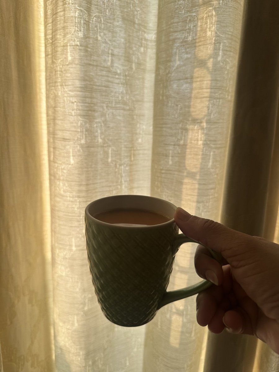 _aperfectmess_'s tweet image. Nothing goes better with tea than more tea 🫖