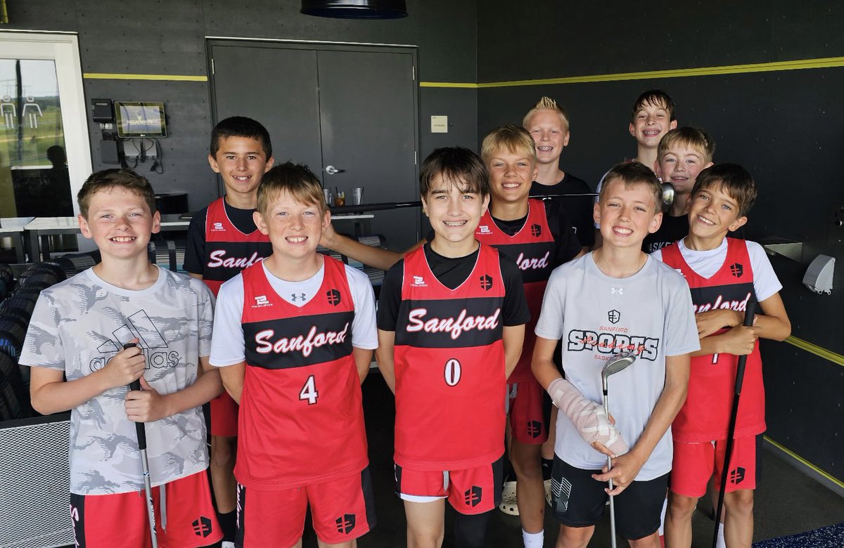 ssahoopsteams's tweet image. Congrats 🎉 to our 1️⃣2️⃣U Grey ⚪️ team for going 4️⃣-1️⃣ and winning the 🏆 at the SUMMER CLASSIC 🏟️ in Sioux Falls‼️ Well done, fellas!
This team had an absolute battle against our 1️⃣2️⃣U White 🗯️ team for the championship!!
#SanfordSports | #StrongerTogether