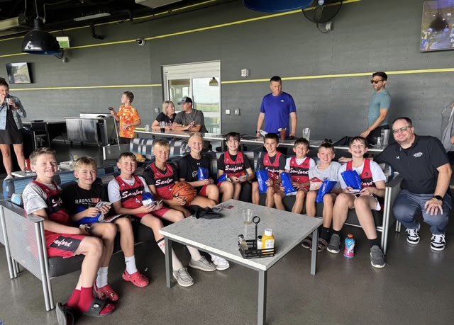 ssahoopsteams's tweet image. Congrats 🎉 to our 1️⃣2️⃣U Grey ⚪️ team for going 4️⃣-1️⃣ and winning the 🏆 at the SUMMER CLASSIC 🏟️ in Sioux Falls‼️ Well done, fellas!
This team had an absolute battle against our 1️⃣2️⃣U White 🗯️ team for the championship!!
#SanfordSports | #StrongerTogether
