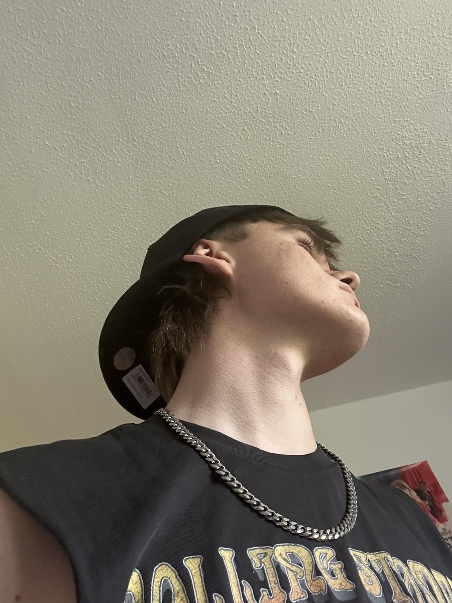 StinkyVermin's tweet image. I took this picture ages ago i feel sick rn bad SRILL but my jawline is sooo gaggy heree