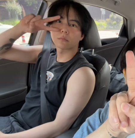 His new look giving off strong “missing my husband” energy