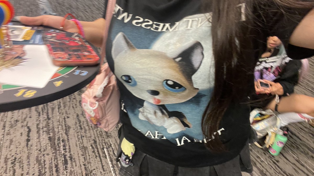 maficrow's tweet image. met this lovely oomf too she said she really liked my shirt 😭😭😭
