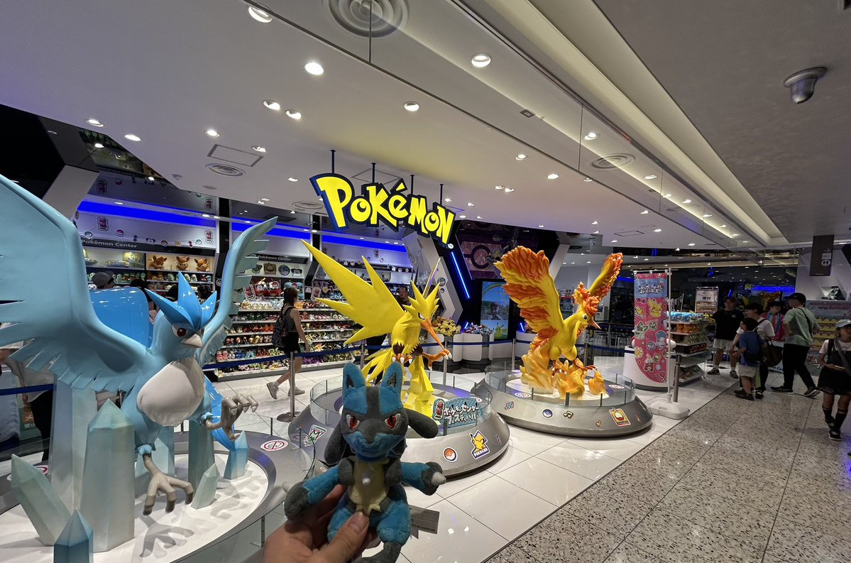 LucAaronsama's tweet image. ポケセンオーサカDXに初めて来た！10時の開店直後に行けました
新しいルカリオグッズ買えました😊