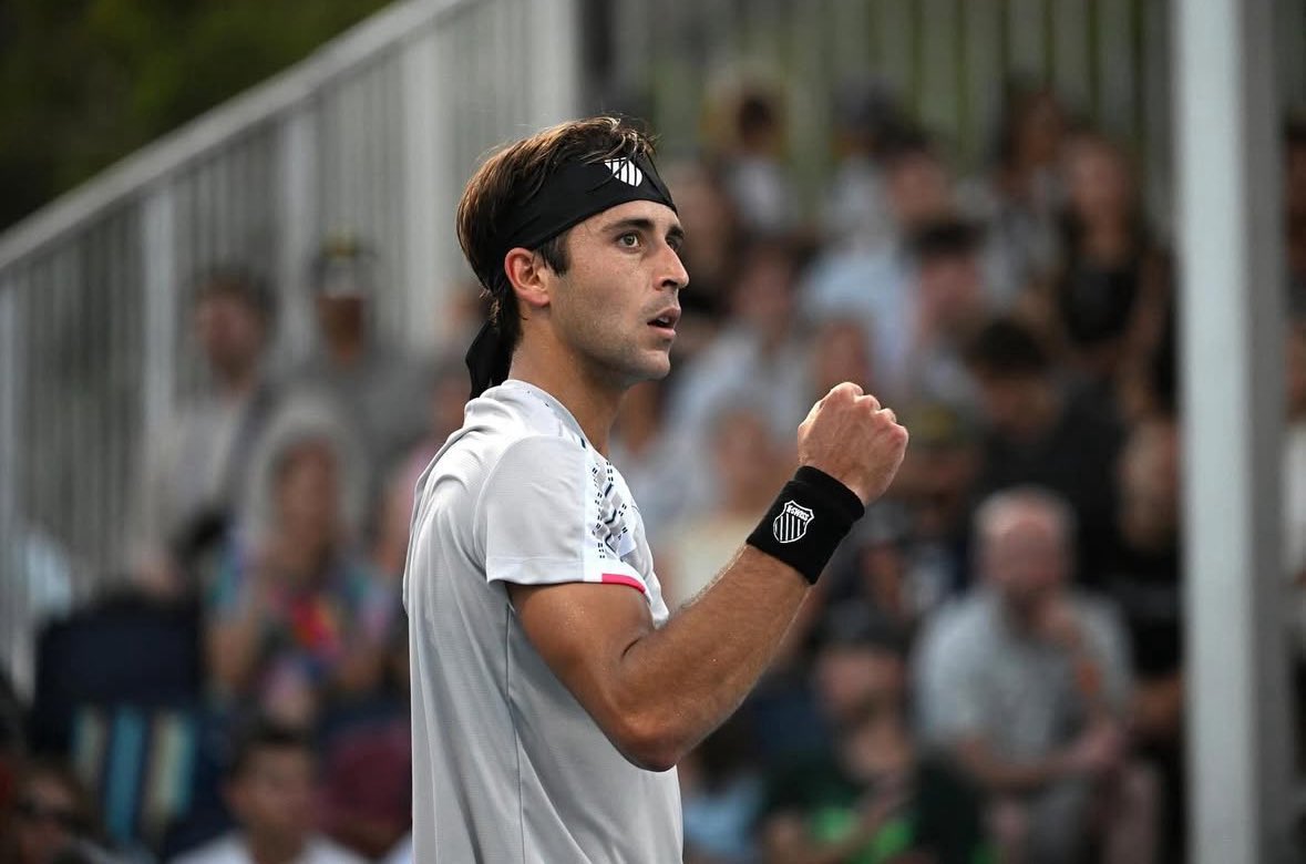 Asociación Argentina de Tenis (@aatenis) on Twitter photo Día positivo en el M1000 de Canadá para los tenistas argentinos 🇦🇷👏
👉 <a href="/juampificovich/">juampi ficovich</a> 🇦🇷 ganó su primer partido en Masters 1000: 6-2 y 6-2 a Fearnley 🇬🇧
👉 <a href="/facubagnis/">Facundo Bagnis</a> 🇦🇷 volvió al triunfo en Masters sobre cemento tras dos años: 6-2, 3-6 y 6-2 a Pospisil 🇨🇦
👉 Día positivo en el M1000 de Canadá para los tenistas argentinos 🇦🇷👏
👉 <a href="/juampificovich/">juampi ficovich</a> 🇦🇷 ganó su primer partido en Masters 1000: 6-2 y 6-2 a Fearnley 🇬🇧
👉 <a href="/facubagnis/">Facundo Bagnis</a> 🇦🇷 volvió al triunfo en Masters sobre cemento tras dos años: 6-2, 3-6 y 6-2 a Pospisil 🇨🇦
👉