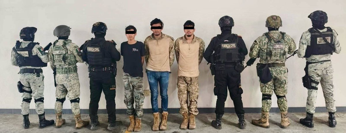 GN_IntelMexico's tweet image. ASSURANCE:🚨 @Defensamx1 and @GN_MEXICO_ busted "Comandante Hommie," the local boss in #Aranberri, along with two other thugs.🔥
He tried to run like hell, but the commandos nabbed them.🔥
@Eco1_LVM @Libro_negro_ @GNocturnaMX @natsecboogie @VivoenMarte2 @aic_07 @All_Source_News