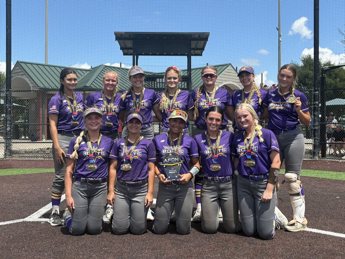 After battling through the heat and nearly six back-to-back games between yesterday and today, going 9-2-1 on the weekend, we finished in the top 3 along with a very talented So-Cal Athletics 2026 National and Tampa Mustangs KV. Proud of the grit and fight these girls showed