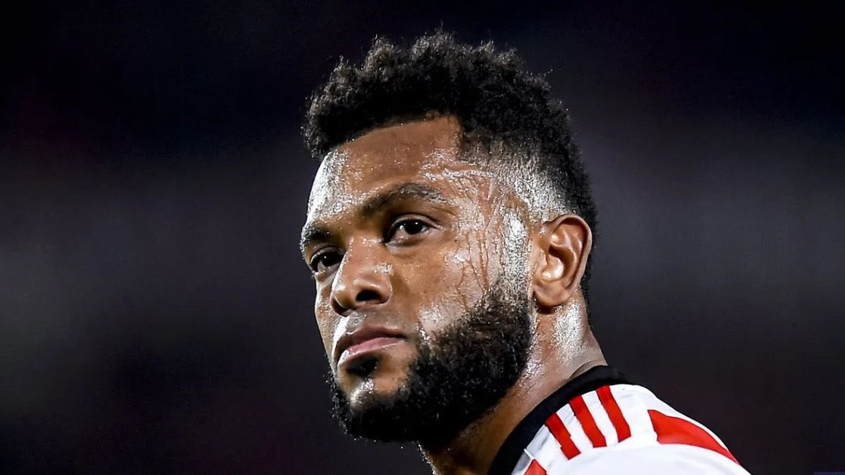 juliscarp_'s tweet image. Lo de Borja es lamentable. No presiona. No patea. No da bien un pase. No gana de arriba. No aguanta una pelota. No se mueve directamente. Se caga siempre en el hincha y en la camiseta de River. No tiene que jugar nunca más.