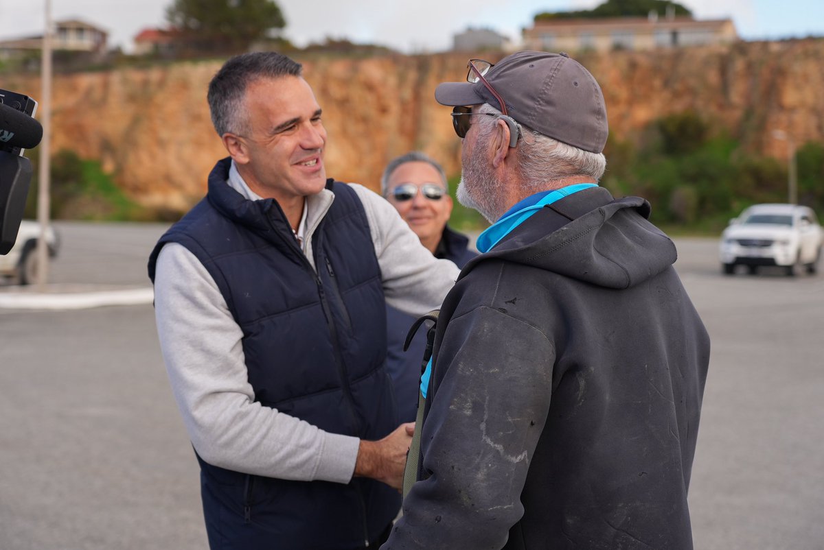 PMalinauskasMP's tweet image. Today, along with State Cabinet, we’re visiting Yorke Peninsula for discussions about the ongoing algal bloom.
The coastal communities have felt the impacts of this unprecedented bloom.
And we’re working closely with key stakeholders and industry to develop support to those…