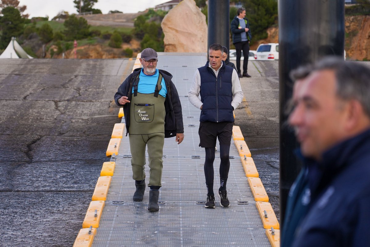 PMalinauskasMP's tweet image. Today, along with State Cabinet, we’re visiting Yorke Peninsula for discussions about the ongoing algal bloom.
The coastal communities have felt the impacts of this unprecedented bloom.
And we’re working closely with key stakeholders and industry to develop support to those…