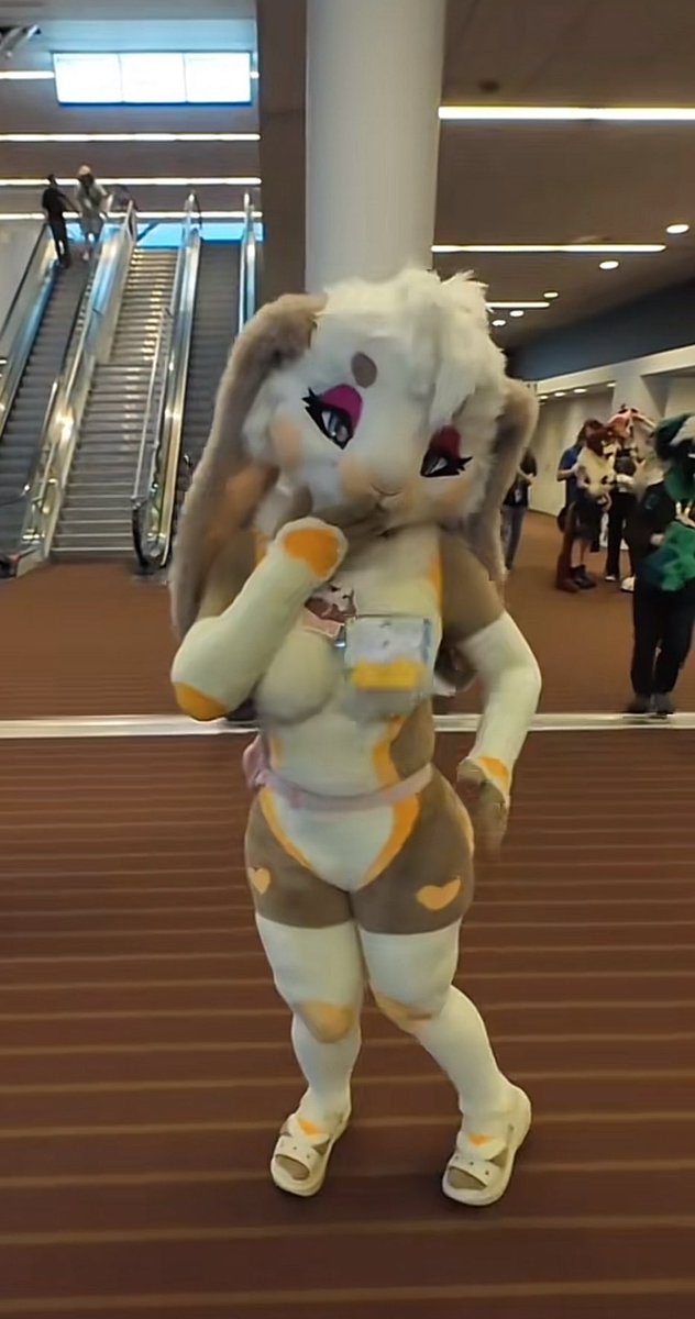 jazzysphinx6610's tweet image. 100% there’s a man in the suit