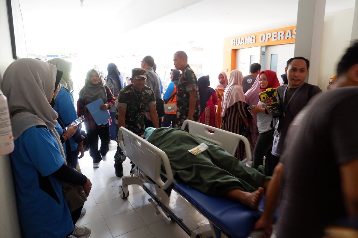 kodim0811_tuban's tweet photo. Wujudkan Keluarga Yang Berkualitas, Kodim 0811/Tuban Gelar Kegiatan Baksos Pelayanan KB Kes MOW
#tni_angkatan_darat
#puspentni
#dispenad
#kodam5brw
#pen_korem082
#tniad
#tniangkatandarat
#tniprima
#profesional
#responsif
#integratif
#moderen https://t.co/4umZj9mNU7
