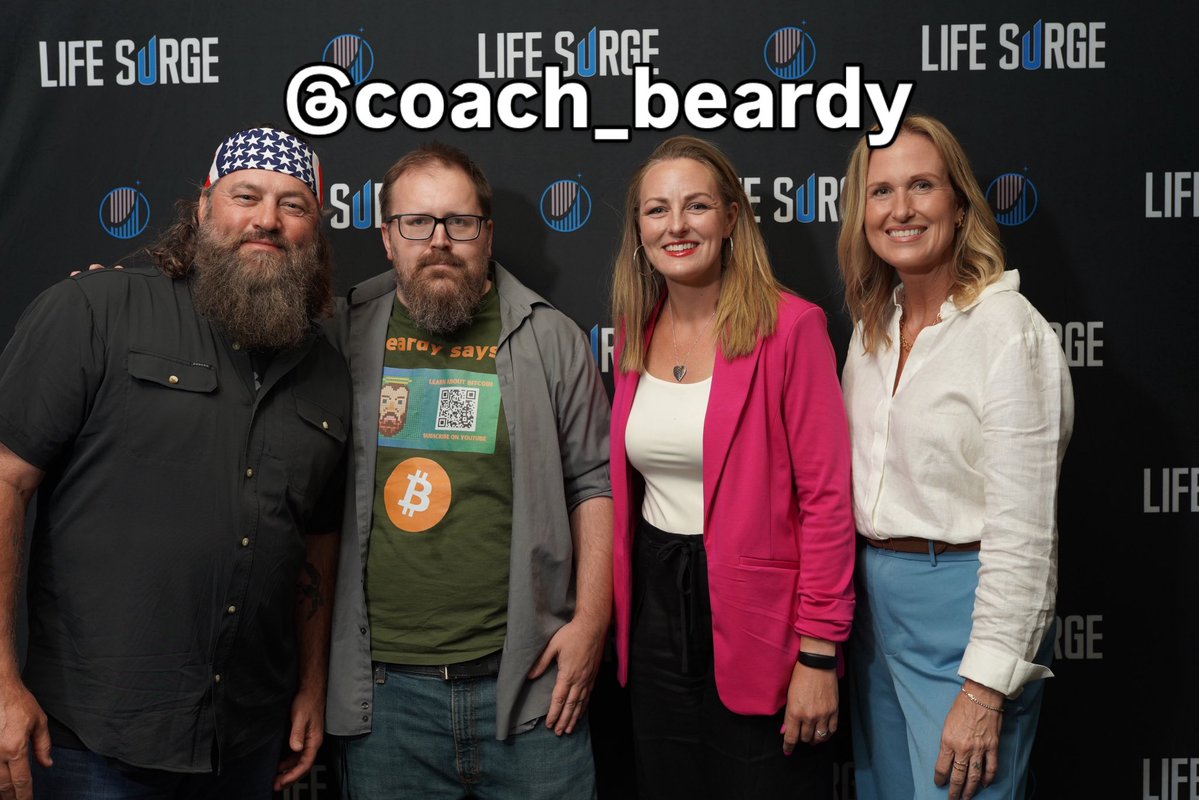 BeardyDay's tweet image. There’s a new Beard in town!!! Willie gave me the Keys: 🔑 (thumbs up)👍 to the castle 🏰 (Dynasty) 🔑 (as Phil once gave him) 🦆 He handed over the bubblegum business 🍭🍬 to me (maaaybeeee) and also hired me as his personal Man bag/Beard Gel holder/janitor/gardener at the Life…