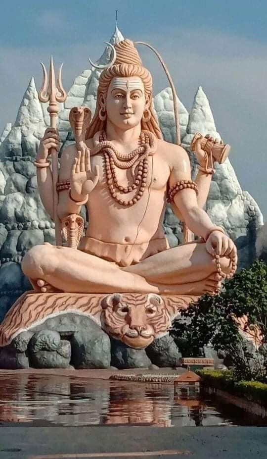 ReshuRaghav08's tweet image. शिव की भक्ति मन को शांति देती है, और शिव का नाम संसार के सभी बंधनों से मुक्ति देता है।🌸🌸🌺🌺🌼🌼🙏🙏