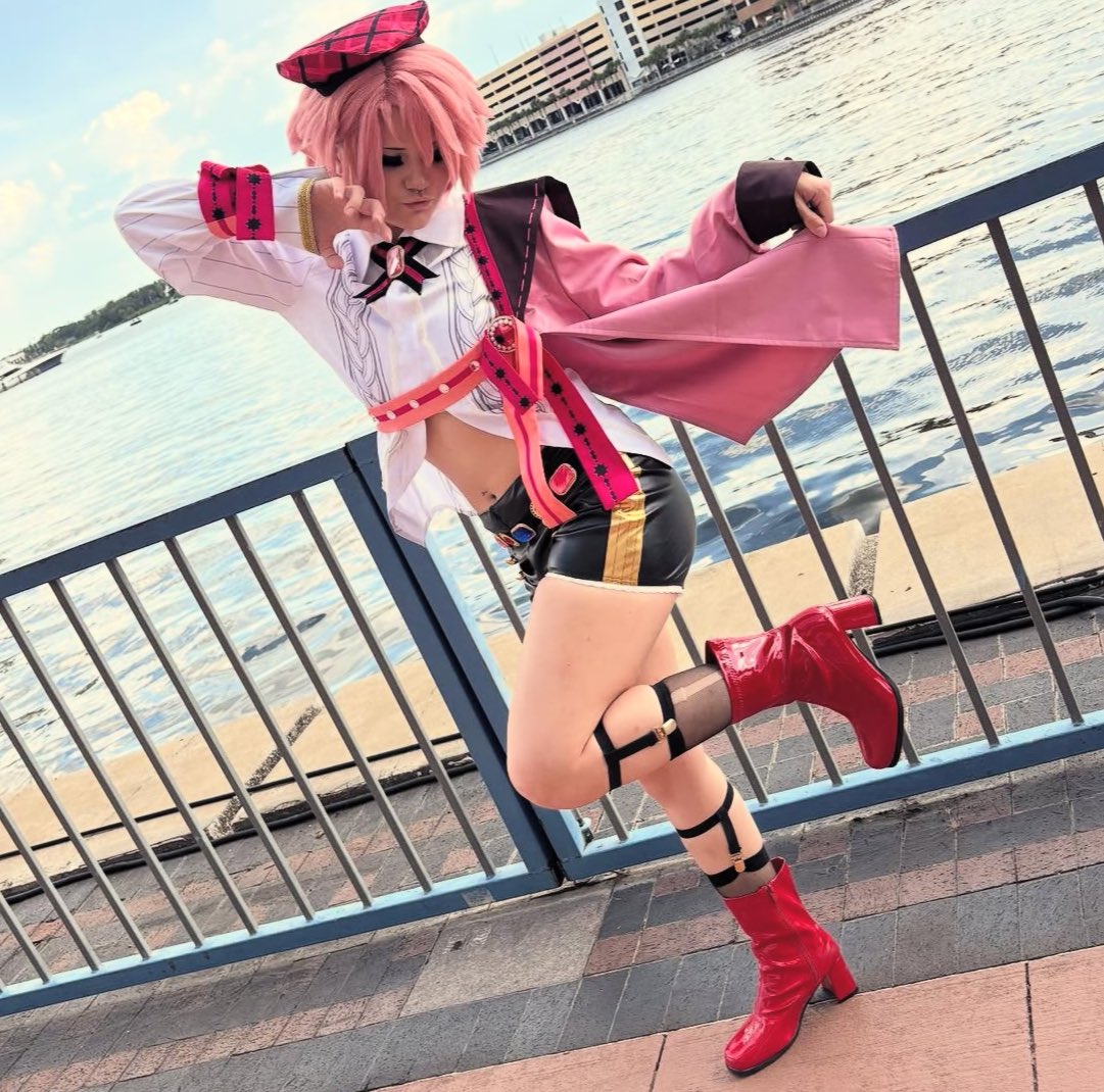 lixyaoo's tweet image. shitty little vampire &amp;lt;3 #NUcarnival