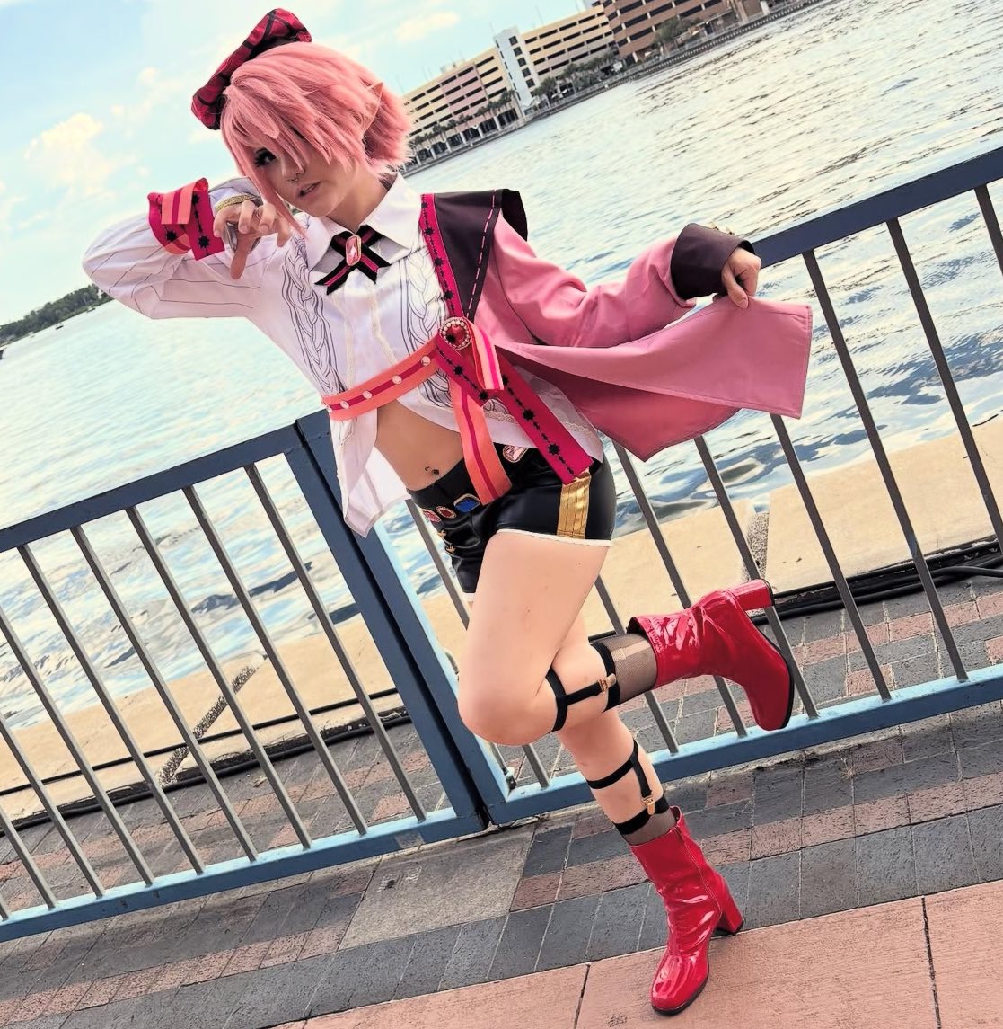 lixyaoo's tweet image. shitty little vampire &amp;lt;3 #NUcarnival