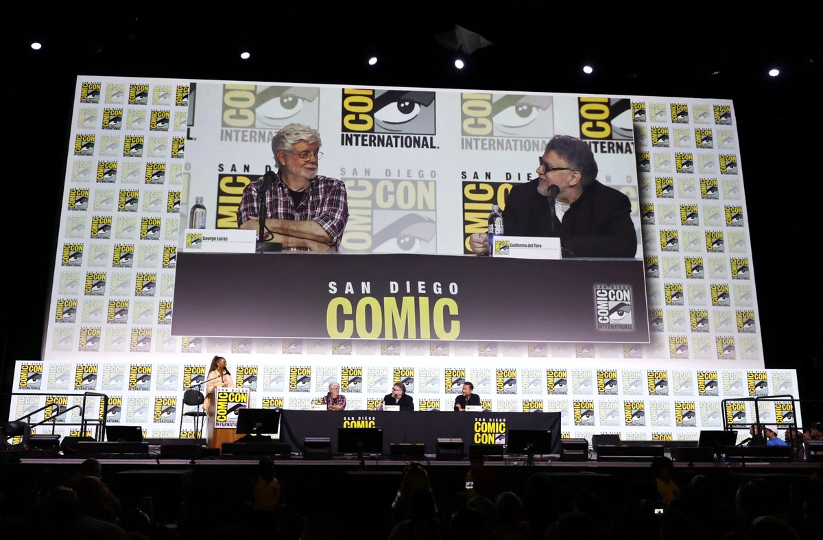 lucasmuseum's tweet image. Thank you, @comic_con and the 6,000+ in the audience for today’s incredible Hall H panel, Sneak Peek: Lucas Museum of Narrative Art.
Moderated by the incomparable @queenlatifah, a trio of iconic storytellers--@doug_chiang, Guillermo del Toro, and George Lucas—talked about the…