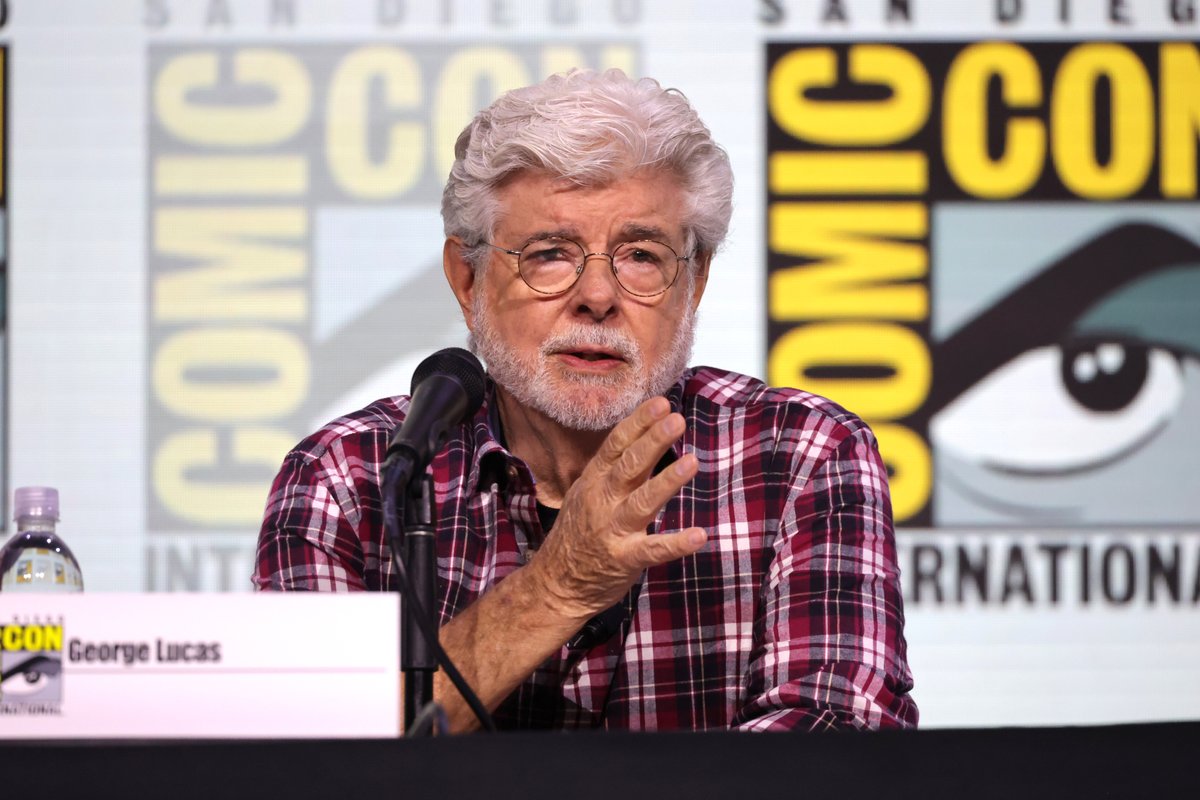 lucasmuseum's tweet image. Thank you, @comic_con and the 6,000+ in the audience for today’s incredible Hall H panel, Sneak Peek: Lucas Museum of Narrative Art.
Moderated by the incomparable @queenlatifah, a trio of iconic storytellers--@doug_chiang, Guillermo del Toro, and George Lucas—talked about the…