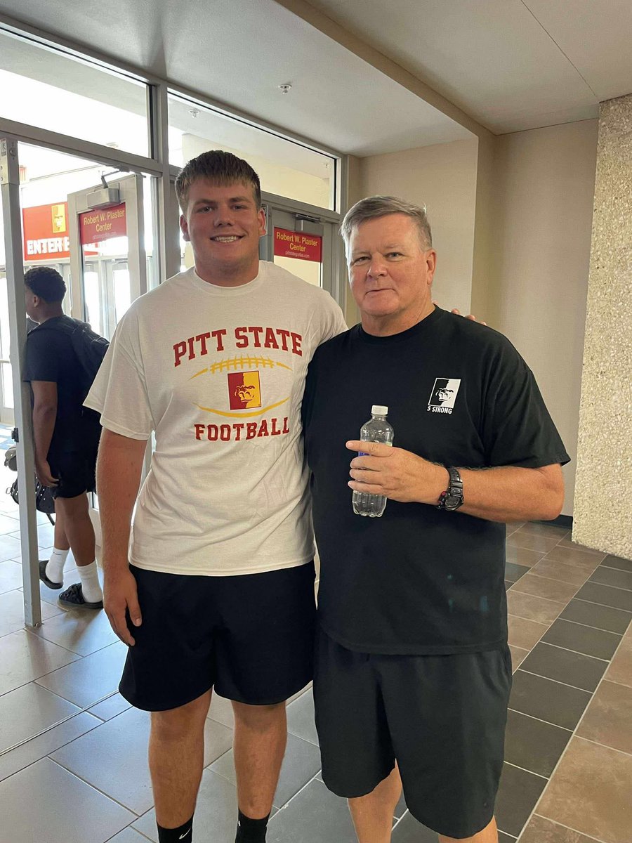 JaxonOleson's tweet image. Thank you @CoachBBleil for giving me the opportunity to showcase what I can do at the @GorillasFB prostpect camp!
@SkiatookFB @pearsoncoachp @CoachTDeaton