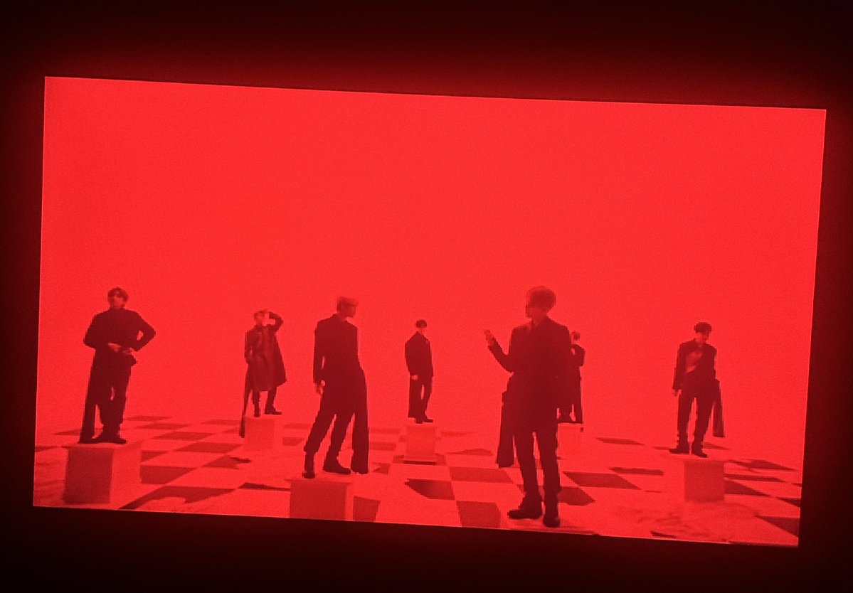 gol3naotc's tweet image. My plane had SYS in Seoul movie😭
I was supposed to sleep for 4hrs but ended up watching this &amp;amp; falling in love with bts again LMFAOSJSNS