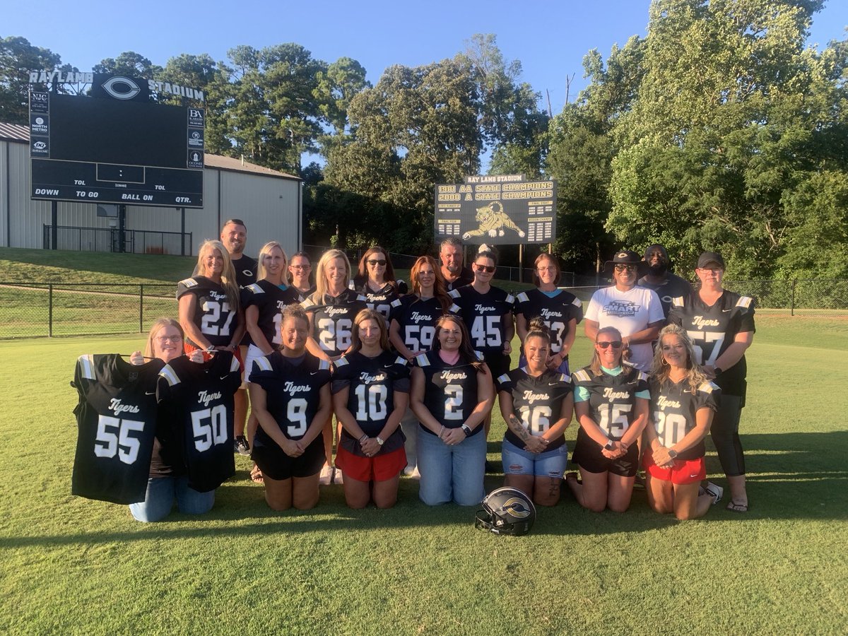 GregoryLenny's tweet image. The 2025 @CommerceFBGa Moms Clinic was an awesome event! Thank you Moms for showing up and learning what your Sons do everyday. Go Tigers!! #WELIVEIT!!