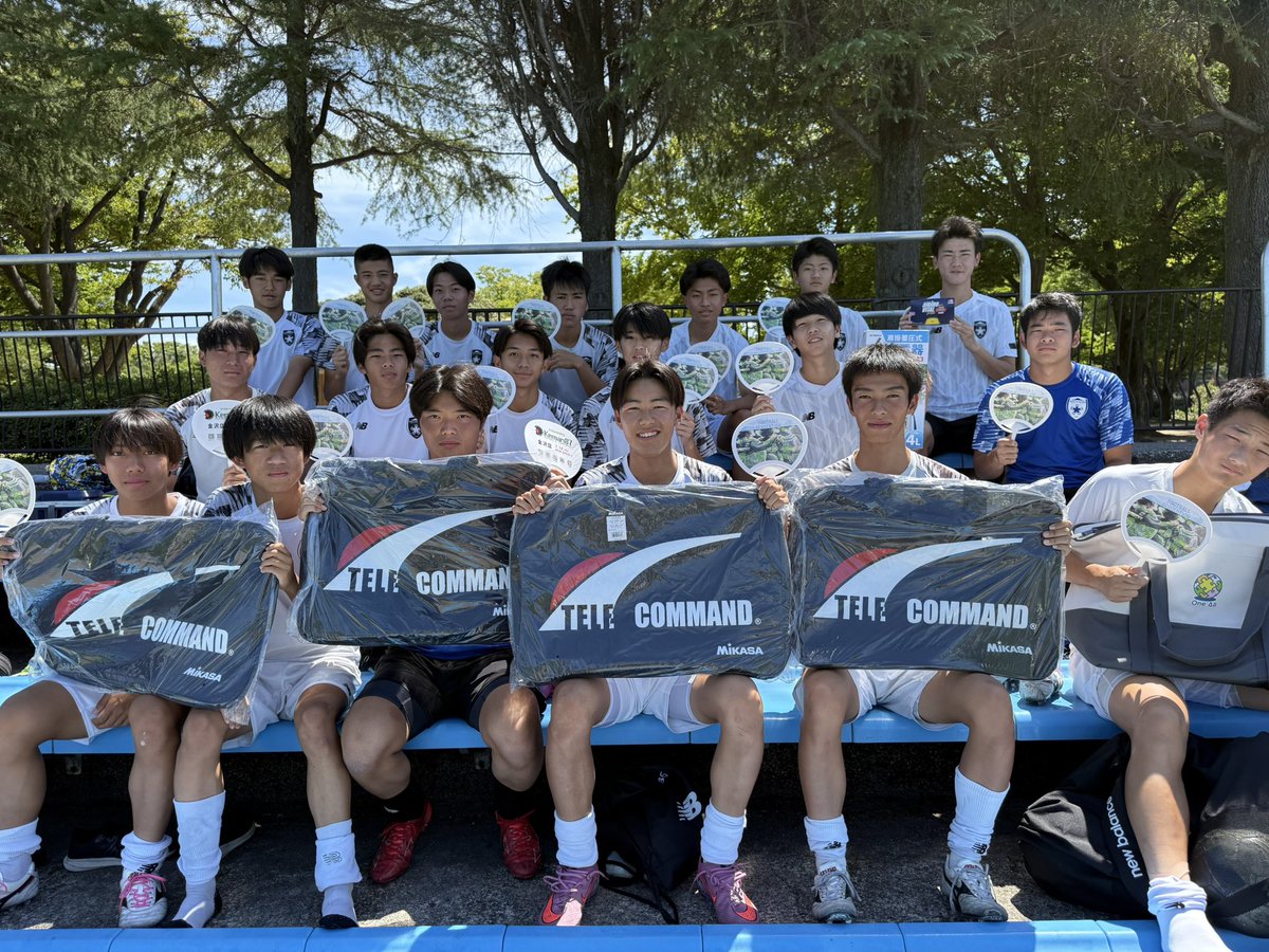 mashirokifujino's tweet photo. 金沢ユースのスポンサー様からご提供いただきました。
ありがとうございます。
大切に使わせていただきます。
#日大三島サッカー
#oneall https://t.co/PMeBsUp91C
