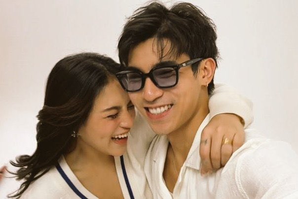 hazeeee085's tweet image. Bida nga ang saya
JOY DELIVERED WITH MIKBRENT
JOY DELIVERED WITH MIKBRENT