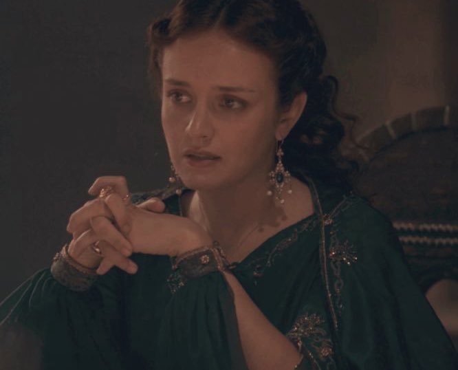 targcestprompts's tweet image. pregnant rhaenyra x alicent x aegon