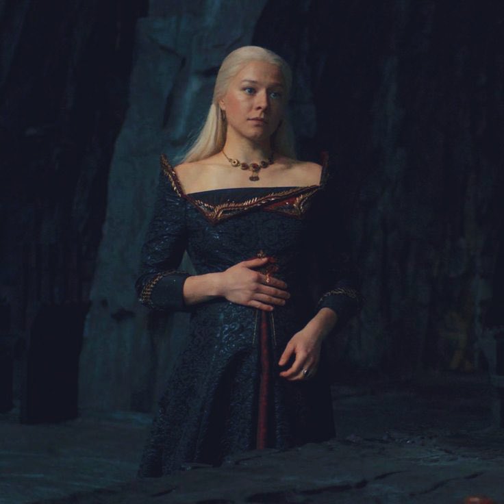 targcestprompts's tweet image. pregnant rhaenyra x alicent x aegon