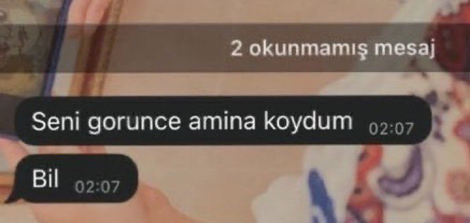 hewdevil's tweet image. aile evinde herhangi biriyle tartıştıktan sonra yanlışlıkla kapıyı fazla sert kapatınca çekilen muamele
