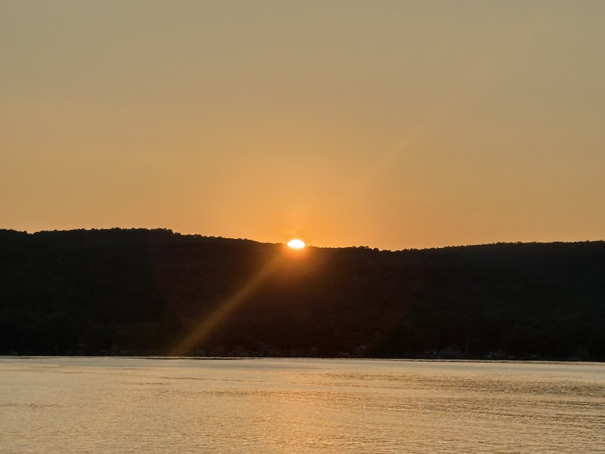 SabresFunStats's tweet image. Beautiful Sunset at Honeoye Lake