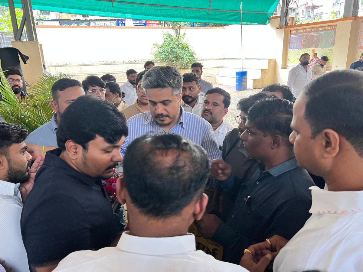 RRPSpeaks's tweet image. पुण्यात वारजे इथं भेटीसाठी आलेल्या नागरिकांच्या विविध अडचणी समजून घेऊन त्या सोडवण्याचा प्रयत्न..