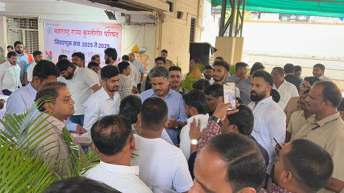 RRPSpeaks's tweet image. पुण्यात वारजे इथं भेटीसाठी आलेल्या नागरिकांच्या विविध अडचणी समजून घेऊन त्या सोडवण्याचा प्रयत्न..