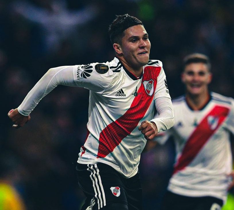 tpmc210_'s tweet image. Bueno vayamos a lo importante, volvió EL 😍🇨🇴