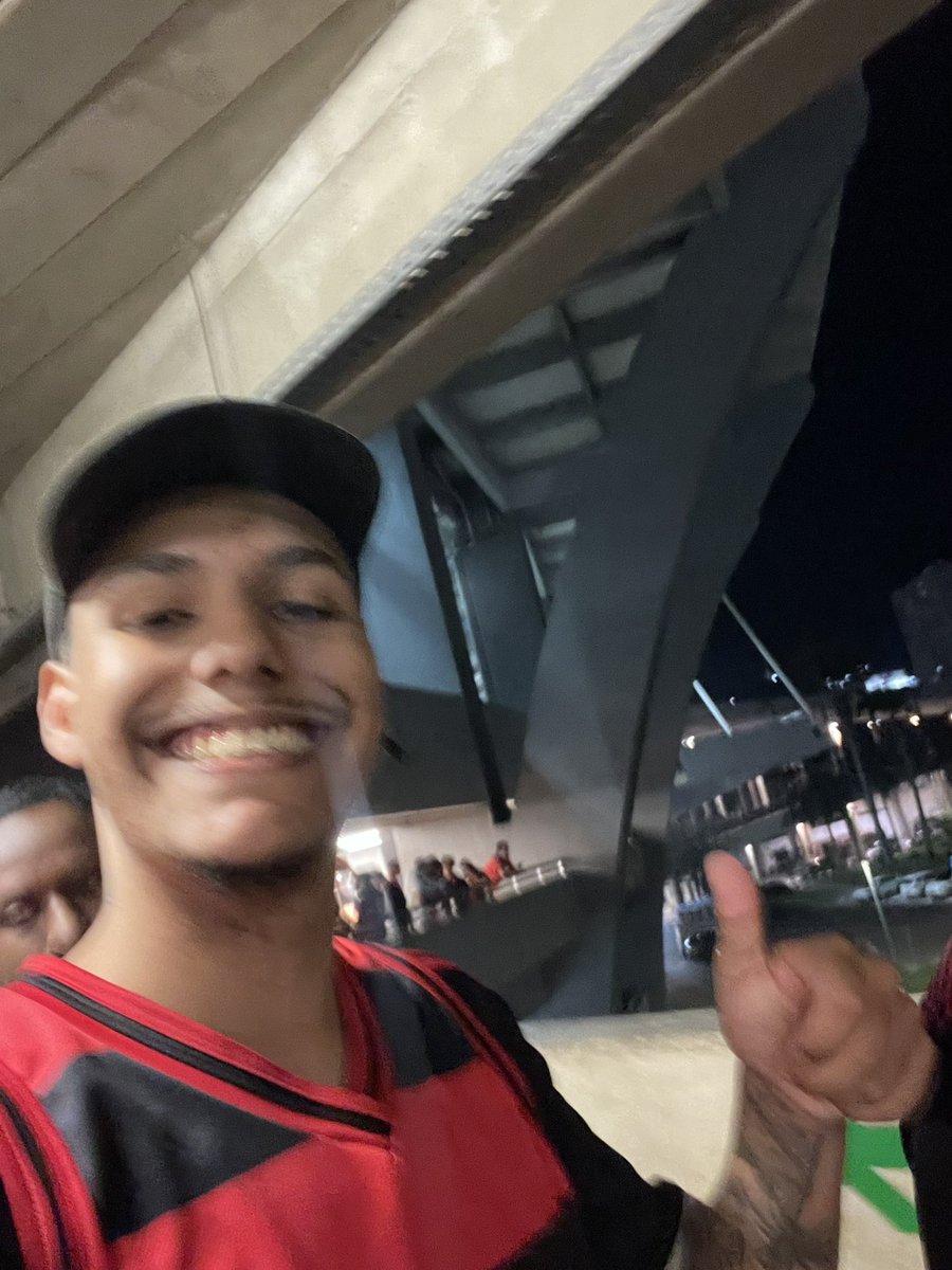 yuricrfx_'s tweet image. ganhamos vai se fudeeee