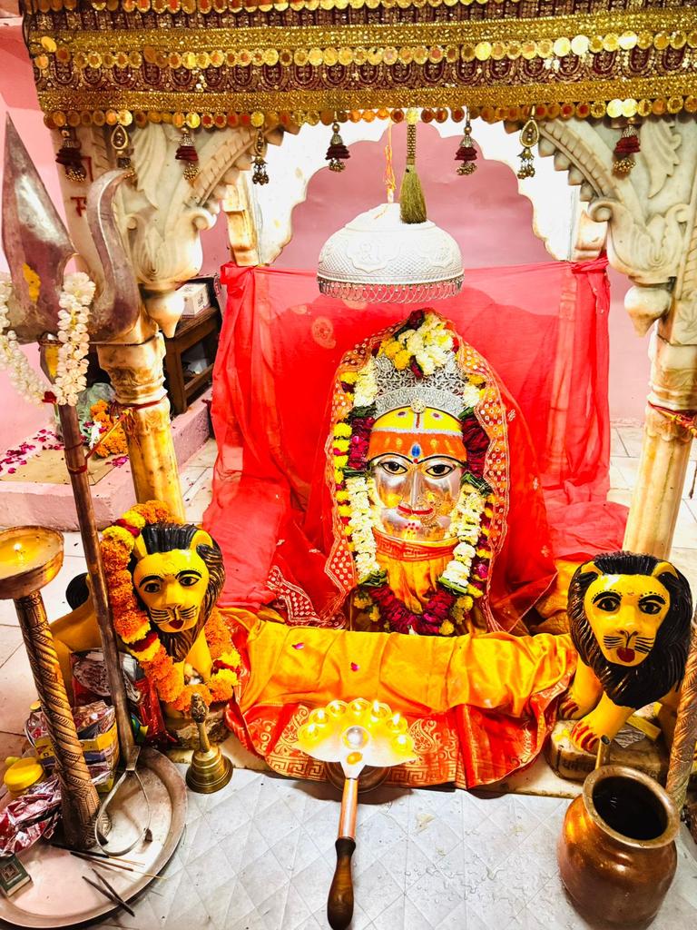 🚩शक्तिपीठ श्री गौठ मांगलौद धाम🚩 

 _दधिमति माता जी मन्दिर जायल नागौर (राजस्थान)_ 
  _आज के मंगला दर्शन_ 
               _28 जुलाई  2025_ 
  _श्रावण मास शुक्ल पक्ष चतुर्थी सोमवार _ 

 *🌹ॐ श्री दधिमथ्यै नमः🌹*
#GoodMorningXFriends 🌞