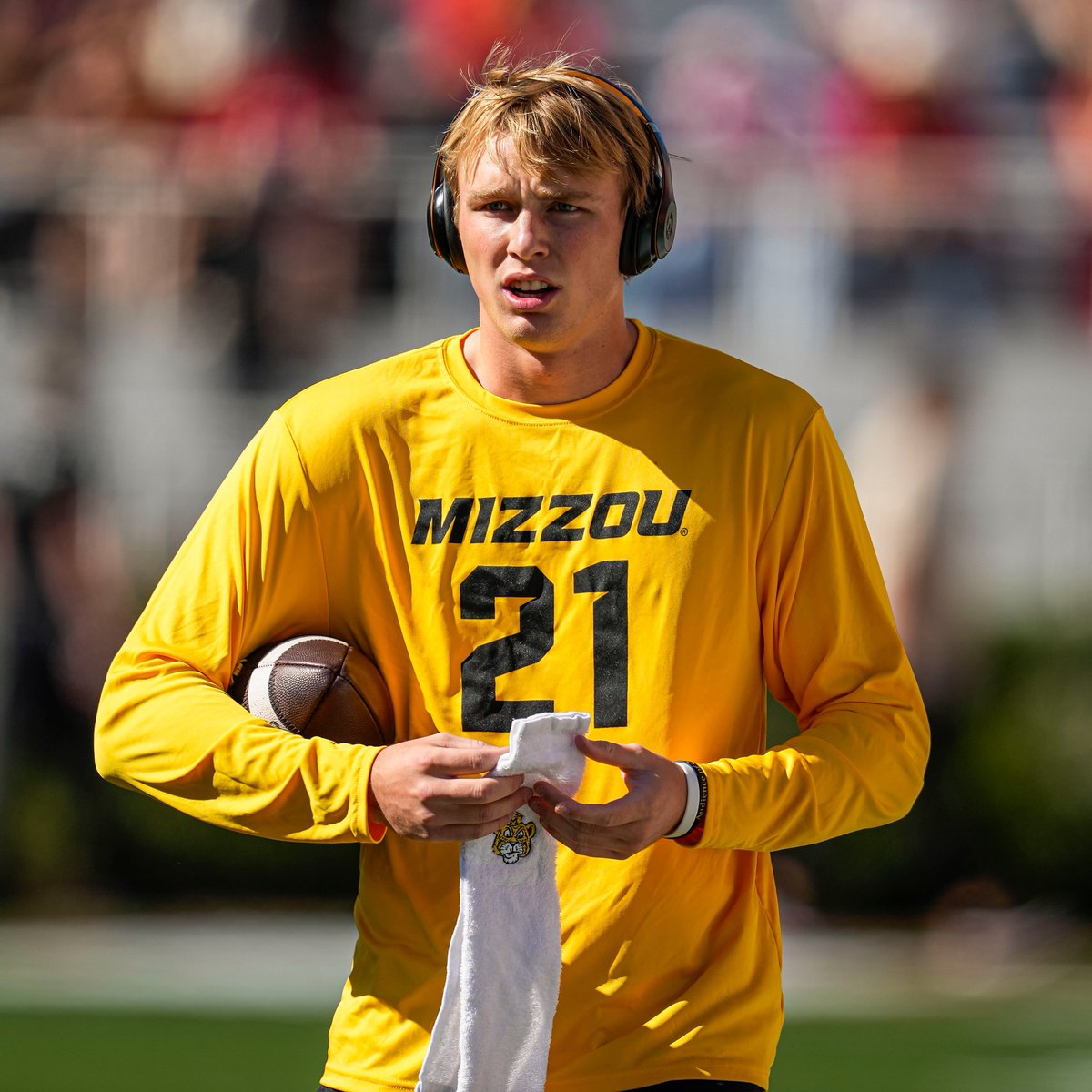 MizzouToday's tweet image. Sam Horn has signed with the Dodgers, per @jimcallisMLB.
The dual-sport athlete will still play for #Mizzou this fall, battling with Beau Pribula for the starting quarterback job: on3.com/sites/mizzou-t…