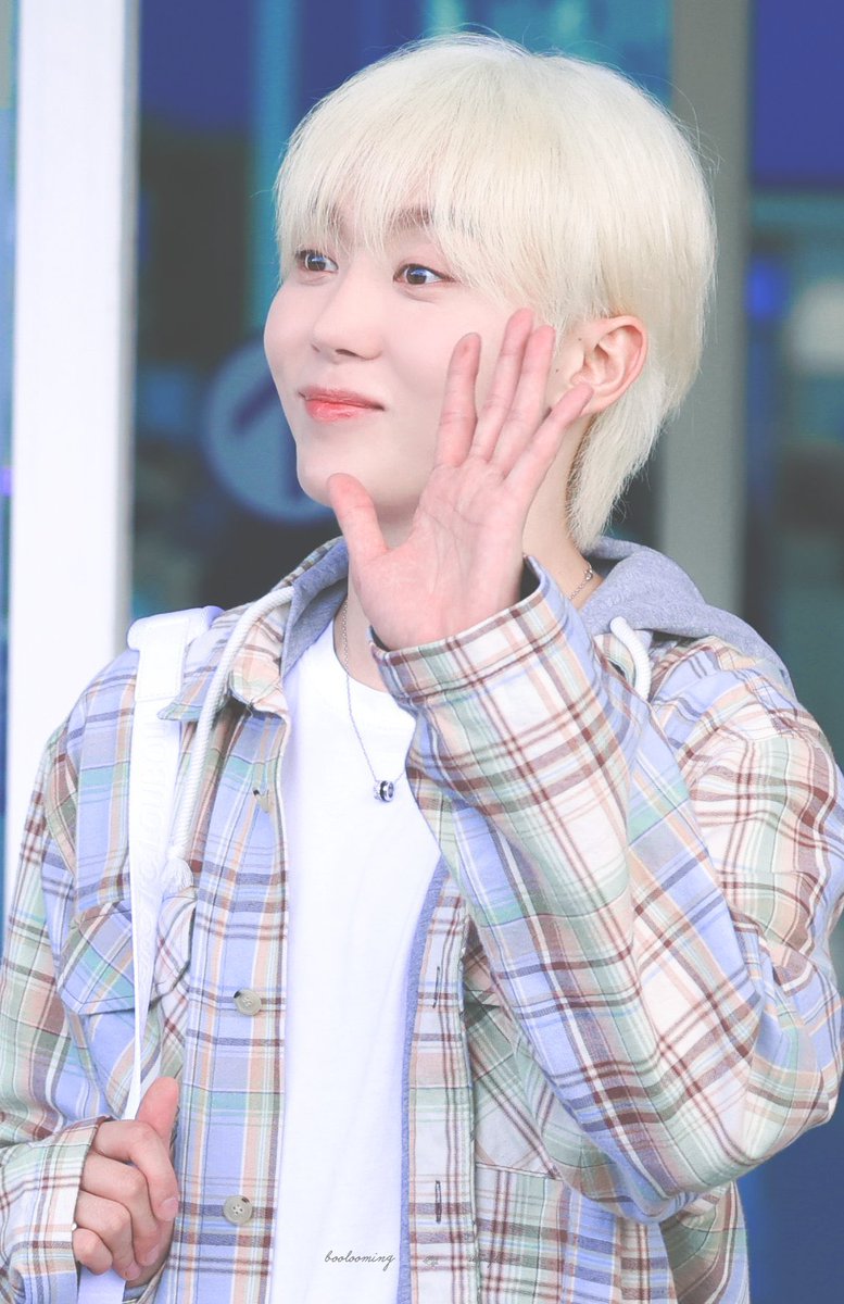 17_modu's tweet image. 이 날 백금발 승가니는 진짜 햇살이야....
온 세상 따뜻한 햇빛 다 모아다 정성스럽게 만들어둔 사람이였어 사랑에 빠지지 않을 수 없던 날