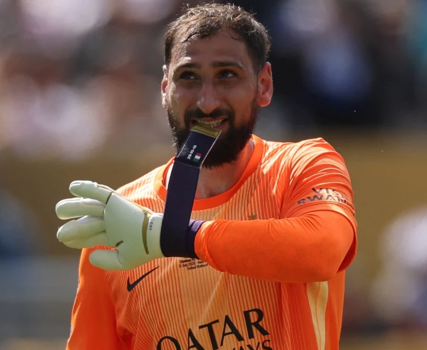 🗣 Zeki Uzundurukan:

"Galatasaray'ın PSG'den istediği kaleci Donnarumma bana göre Dünya'nın en iyi kalecisi. Bir sezonda 4 kupa kazandı. İtalyan file bekçisinin cebine giren senelik para 7 milyon Euro."
