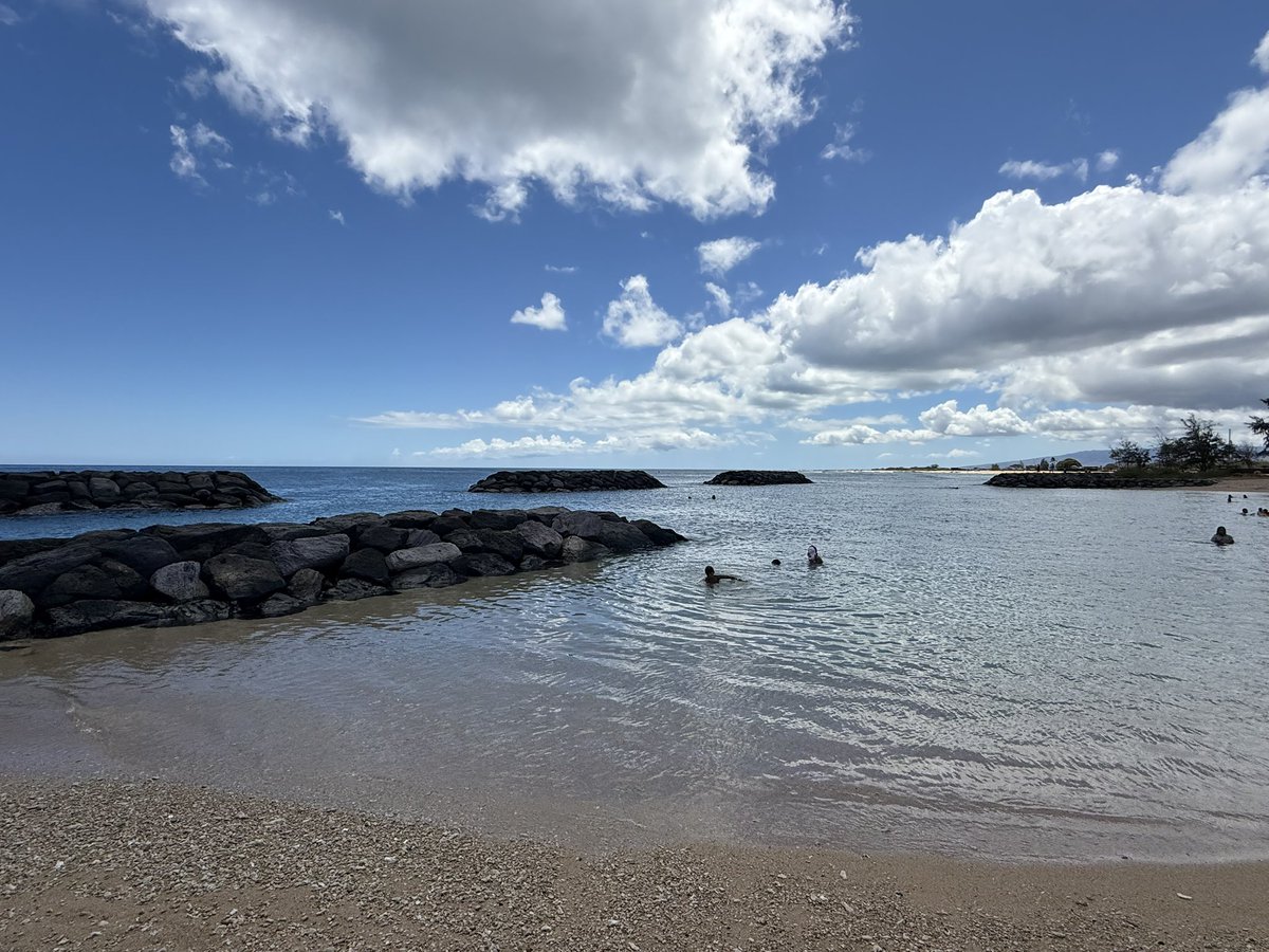 DARKESTKNIGHT79's tweet image. Beach hopping!  Sand Island Beach today! #hawaii #sundaymood