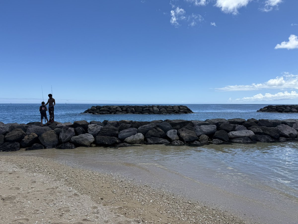 DARKESTKNIGHT79's tweet image. Beach hopping!  Sand Island Beach today! #hawaii #sundaymood