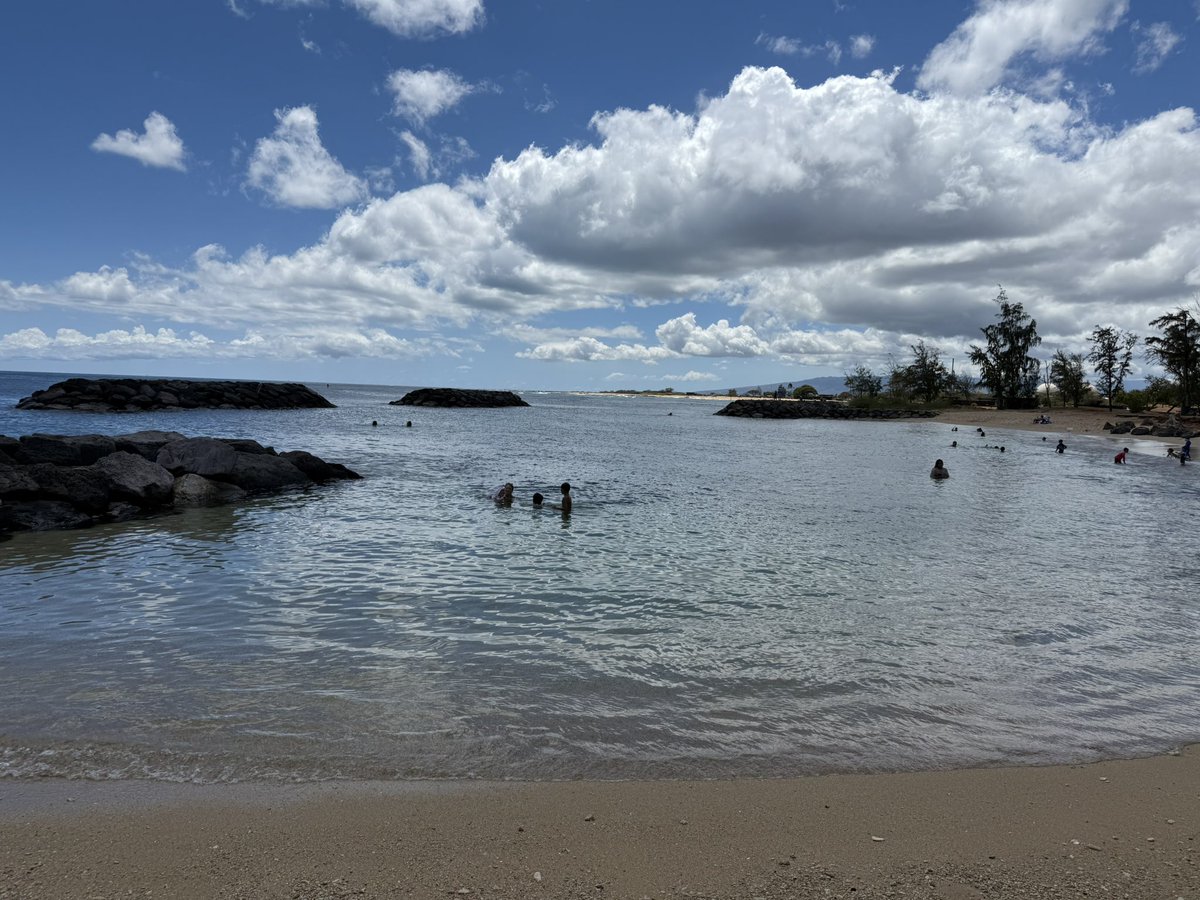 DARKESTKNIGHT79's tweet image. Beach hopping!  Sand Island Beach today! #hawaii #sundaymood