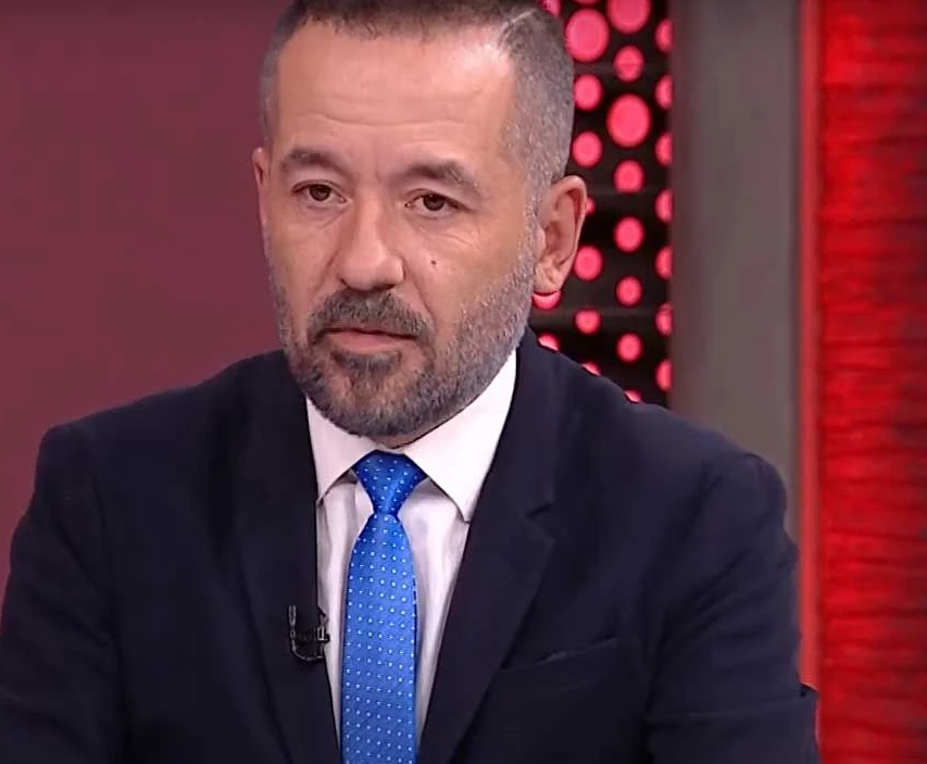 🗣 Serdar Kelleci:

"Arda Ünyay pırlanta gibi bir çocuk. Ama kendisine çok fazla anlam yüklemenin bir anlamı yok. Oyun kurma konusunda biraz kendini geliştirecek. Yerden kayma müdahaleleri biraz fazla. Semih Yuvakuran da öyleydi. Günümüz stoperi biraz daha ayakta kalmalı."