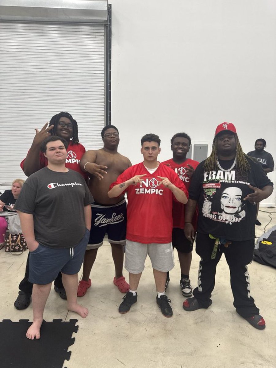 NBALIBZ's tweet image. These niggas always have my heart
Adin and Unc gotta do a mukbang
Neo and adin gotta play games
And get the rest of these niggas on edate
Just CHILL!