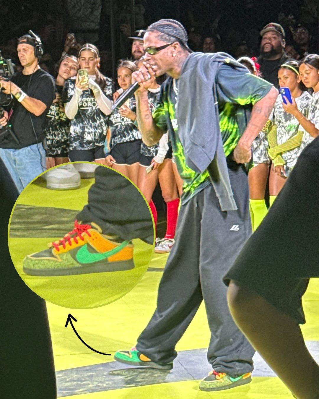 Sneaker Freaker on X: "First look 🚨Travis Scott debuted the upcoming  Cactus Plant Flea Market x Nike Dunk 'Sequoia' https://t.co/siabZXYoyp  https://t.co/3jFwpgrBda" / X