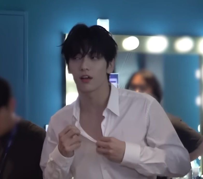 csbshour's tweet image. 