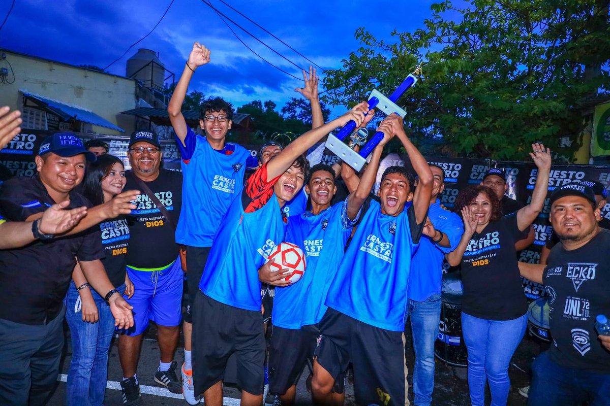 ECastroES's tweet image. Niños y jóvenes de la Residencial Altavista disfrutaron este domingo de una jornada de alegría y deporte, sin temores, en completa libertad. 

El cambio es notorio. Lo que ha logrado el Presidente @nayibbukele en los territorios ha devuelto la esperanza a todos los salvadoreños.…