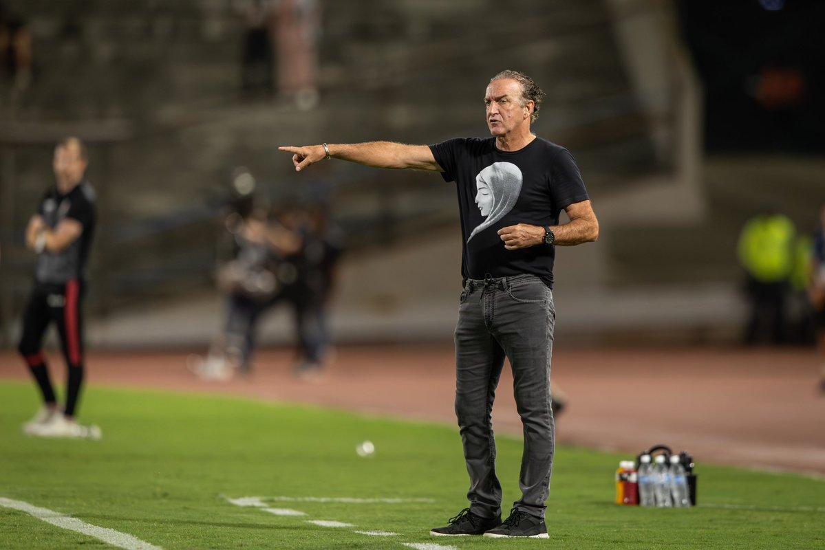 DepreHulk's tweet image. 💬 Papo sério, vocês que gostam do trabalho do Cuca, acham mesmo que ele não tem culpa alguma no desempenho do time?
Esse tweet não é uma corneta, mas quero entender o que ele arrumou no clube.
📸 Pedro Souza/Atlético-MG