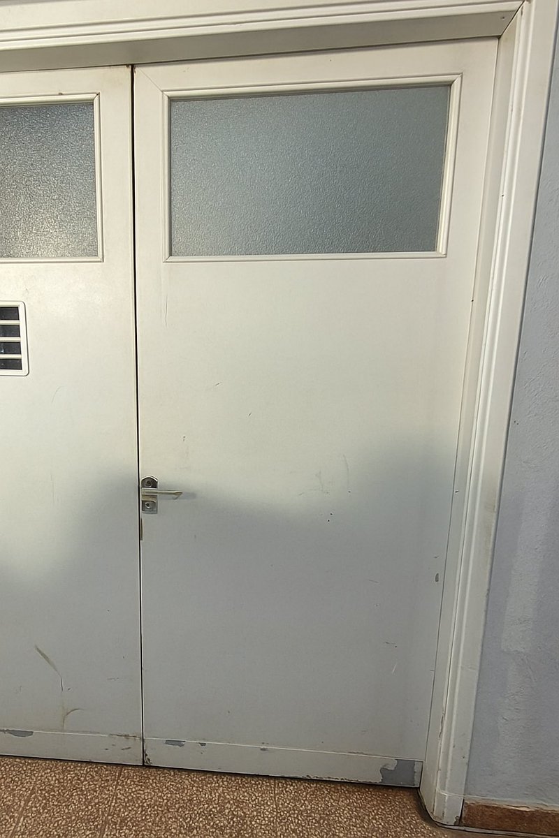 fede_gorini's tweet photo. la puerta si el que quería romperla era cavani https://t.co/OgbN9dhSfC