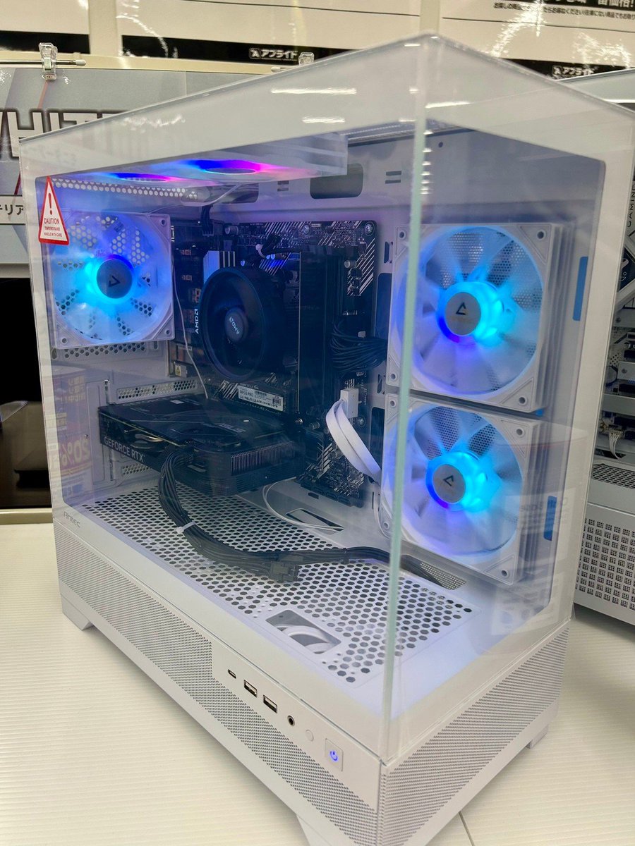 ap_shizuoka's tweet image. こんにちは!☀
そろそろ7月も終わり、8月になりますね!
夏は涼しい部屋でゲームをするのが最高(*^-^*)🎮
#アプライド #デスクトップPC #ゲーミングPC #PC